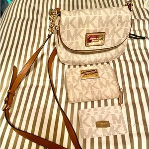 Michael Kors Matching Crossbody, Wallet, and Card Holder Set!